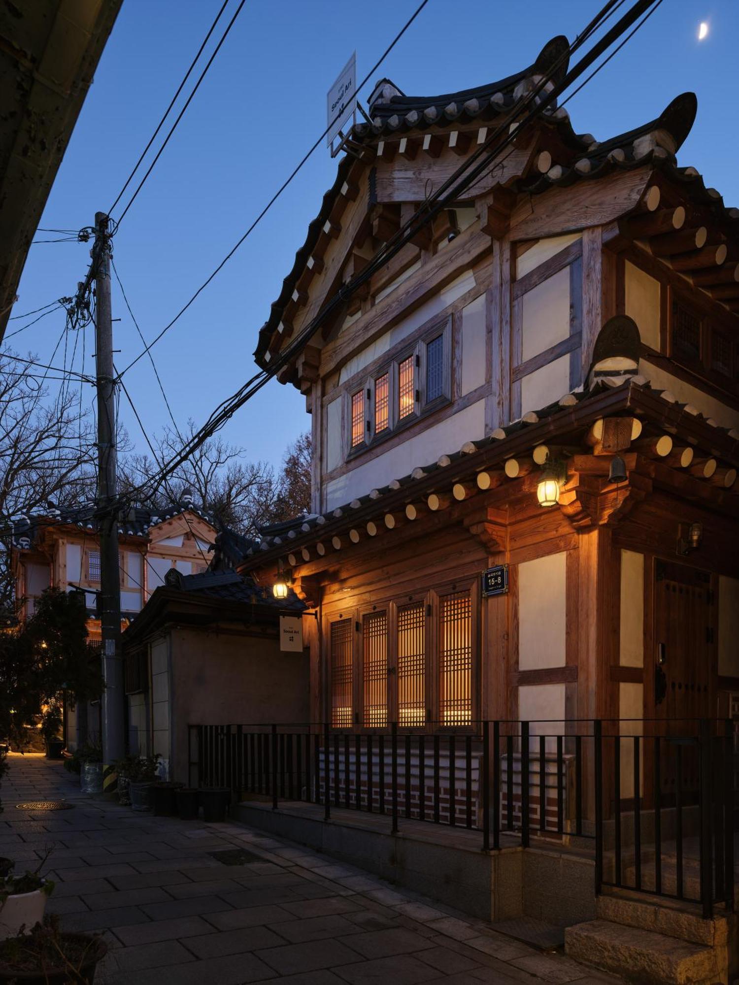 The Korean Traditional Hanok In Downtown Seoul For Convenient Public Transportation - Seoul Ari 외부 사진