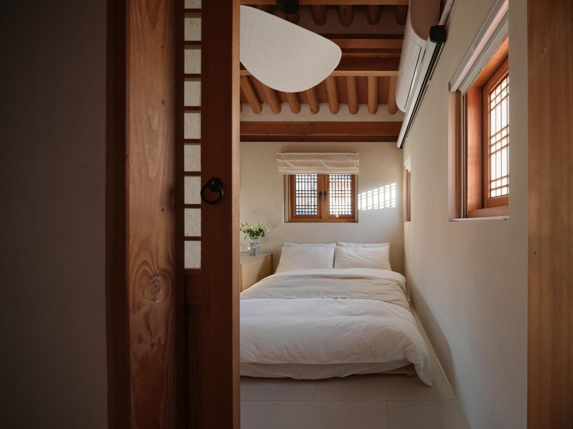The Korean Traditional Hanok In Downtown Seoul For Convenient Public Transportation - Seoul Ari 외부 사진