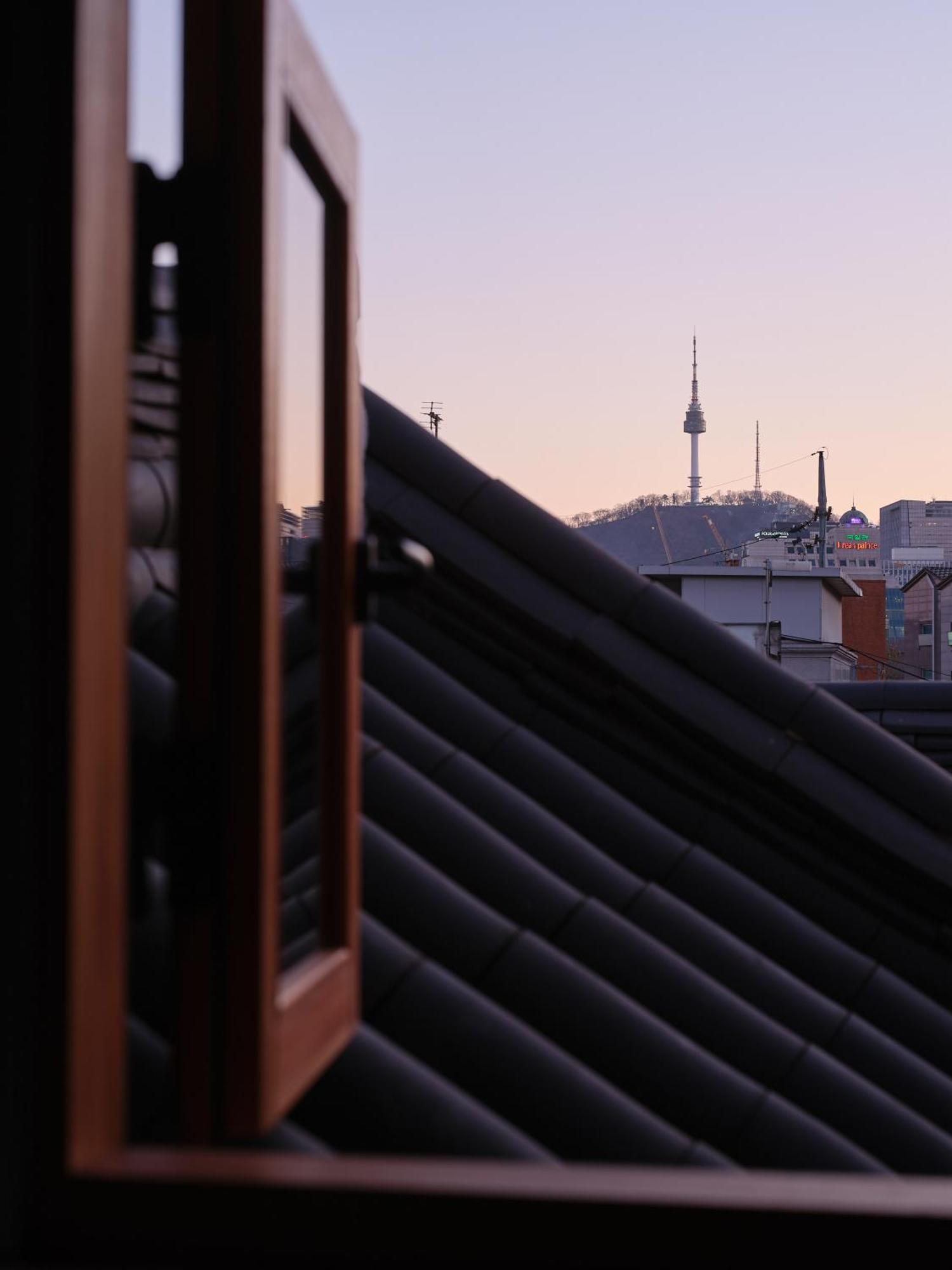 The Korean Traditional Hanok In Downtown Seoul For Convenient Public Transportation - Seoul Ari 외부 사진